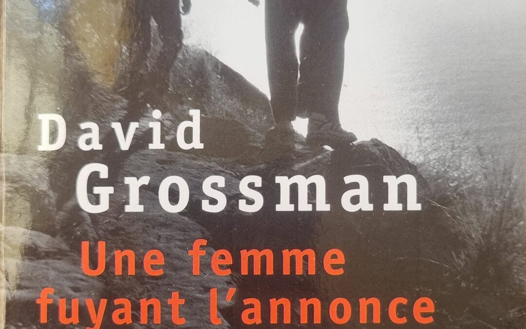 Une femme fuyant l&rsquo;annonce