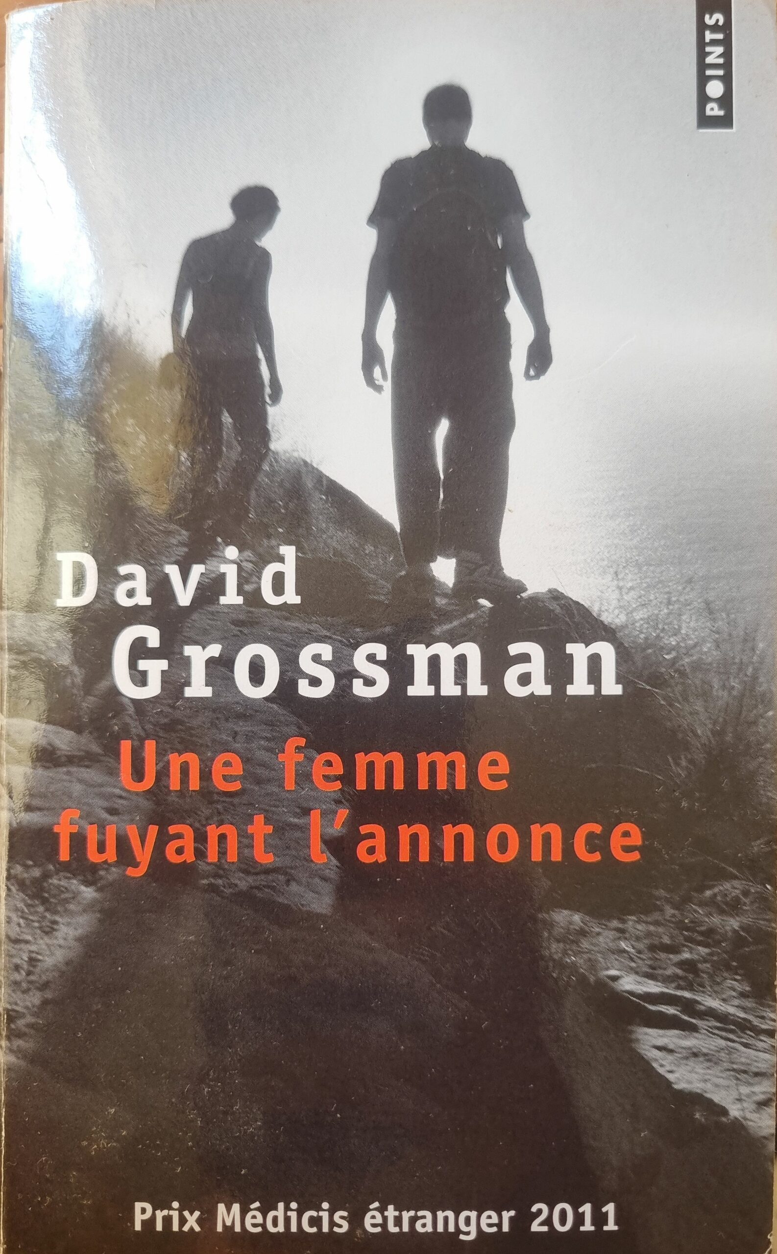 Une femme fuyant l&rsquo;annonce