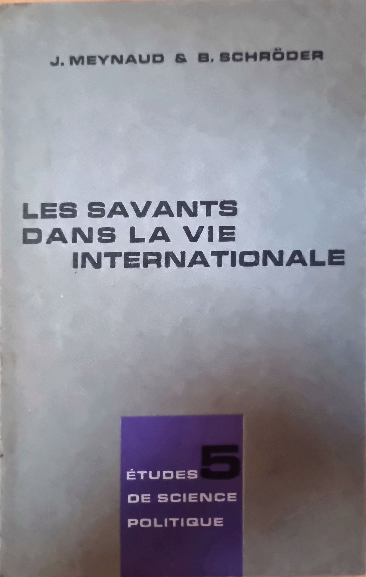 Les Savants dans la Vie Internationale