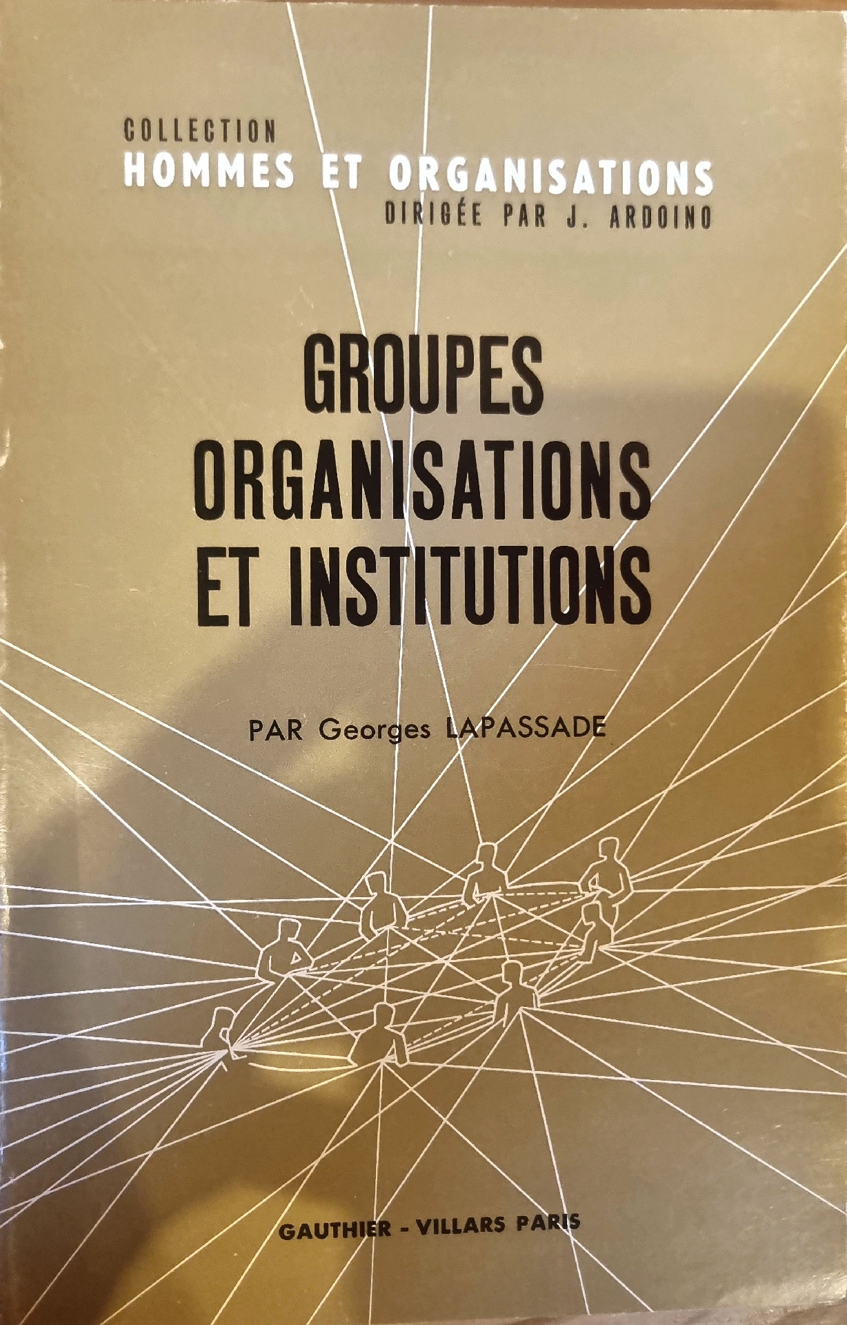 Groupes Organisations et Institutions