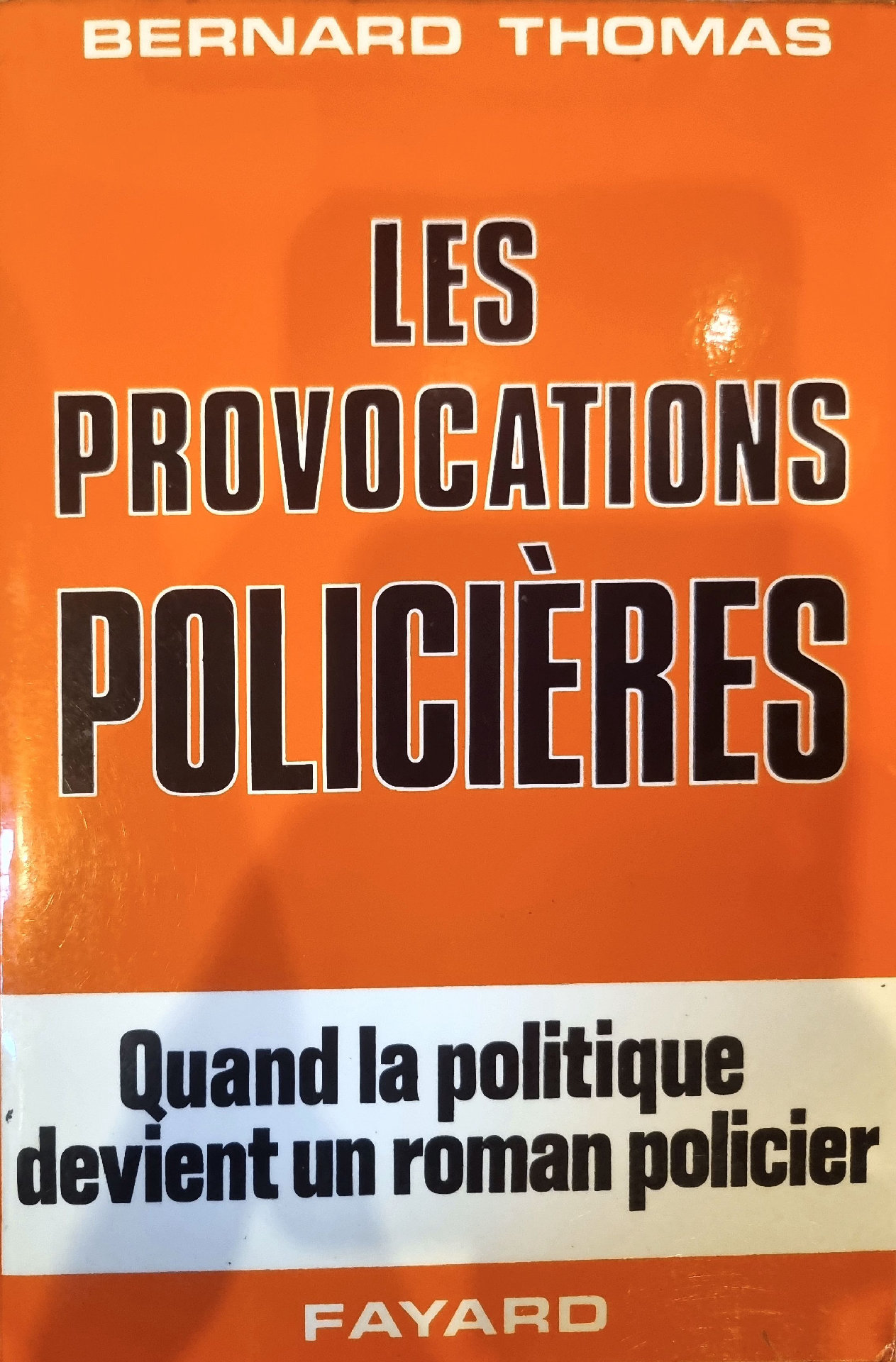 Les Provocations policières : Quand la politique devient un roman policier